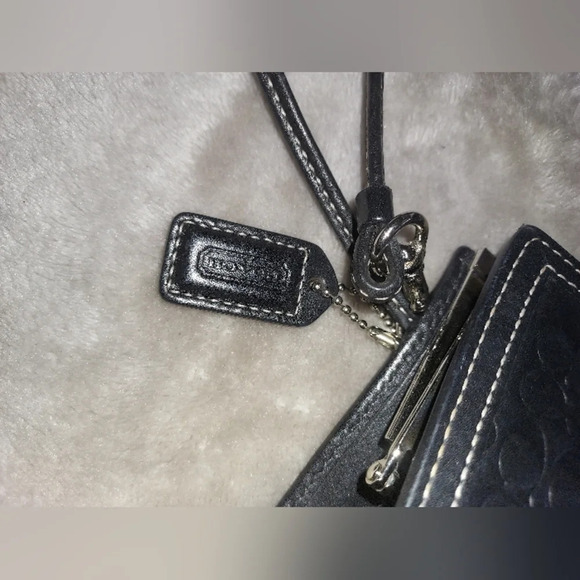 Coach Black Leather Signature C Embossed Kiss Lock Wristlet - Picture 12 of 14